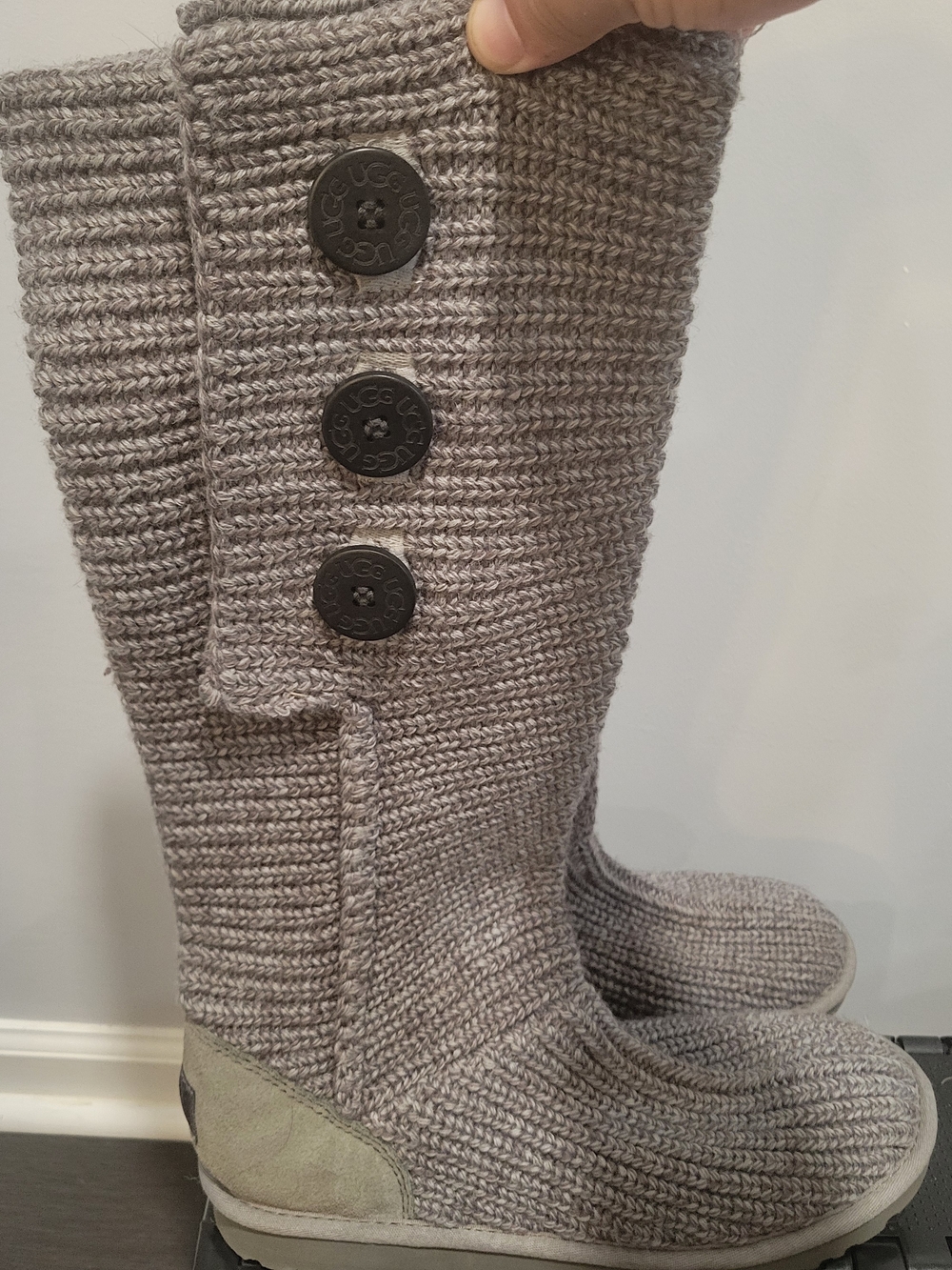 UGG Australian Women's Classic Cardy Grey Sz. 9  3 Button Sweater Boot Exc Cond